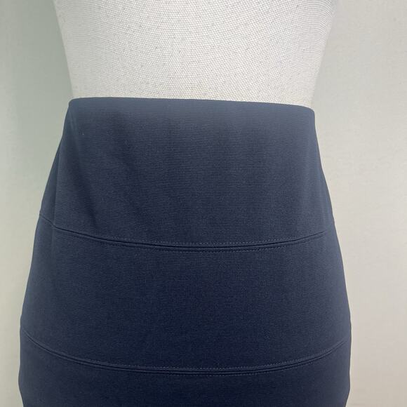 Alfani Skirt size Medium Navy Blue Straight Pencil Knee Stretch No Slit Career - Picture 3 of 6